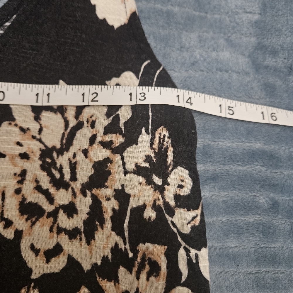 Aeropostale floral tank top! - Picture 4 of 5